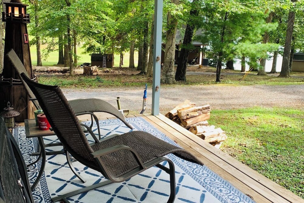 Dandridge RV Rental | The Lake Shanty is quaint little fishing camper perfect for 2!