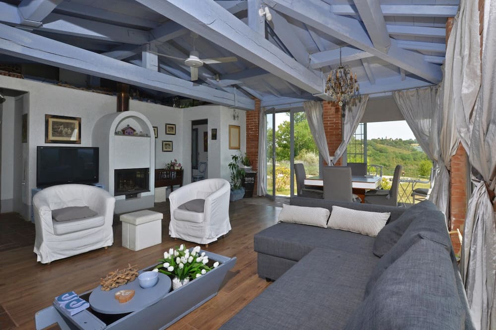 Scansano Villa | Villa Borgiano - Three Bedroom Villa, Sleeps 6