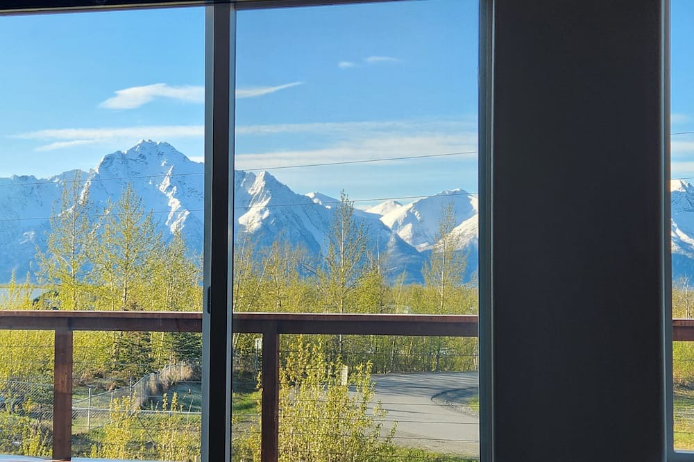 Palmer House | Eagles Nest -Amazing Views! with WiFi