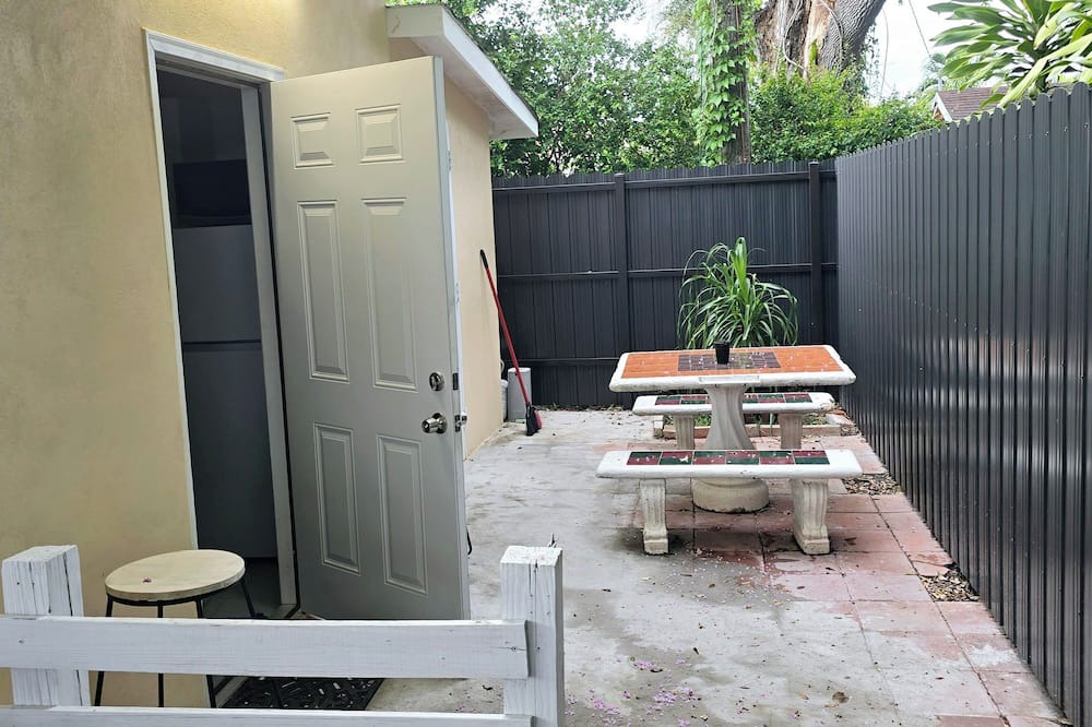 Hialeah Apartment | Cozy 1-bedroom apartment with AC and WiFi in charming Hialeah