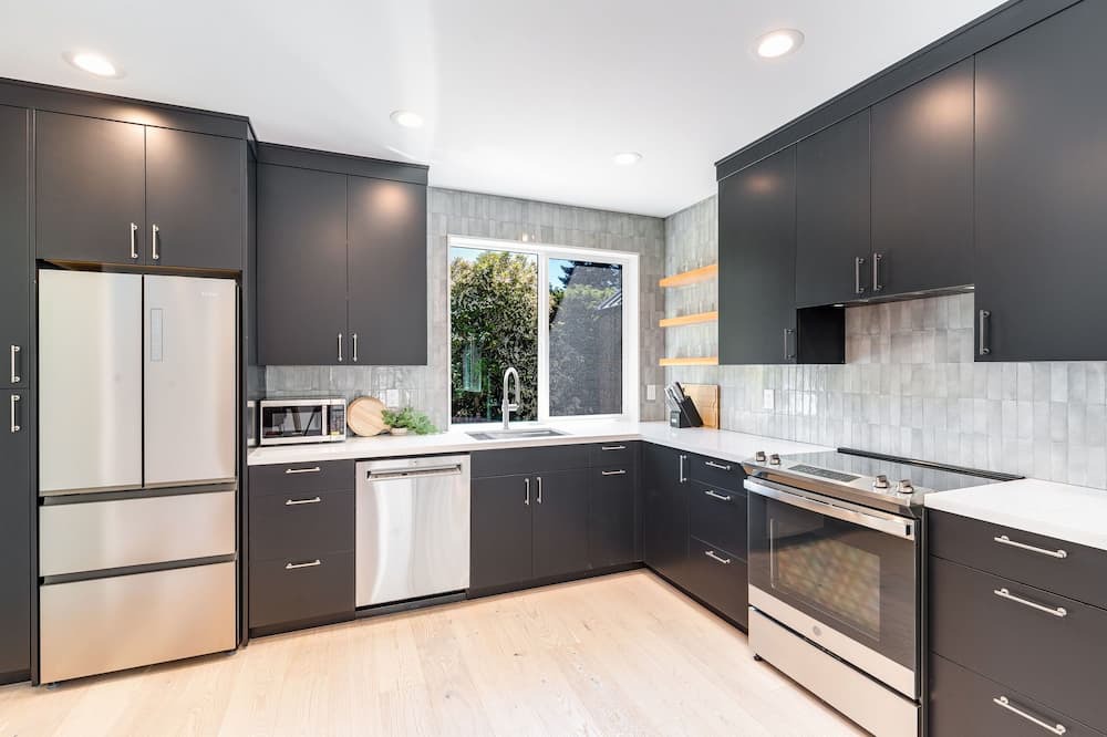 Southeast Magnolia House | Newly Crafted Magnolia ADU with 3BD & Spectacular Puget Sound Views - Available for 30+ Night Stays