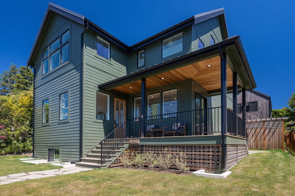 Magnolia House | 6-Bedroom Magnolia Luxury Home with Stunning Puget Sound Views, Chef’s Kitchen