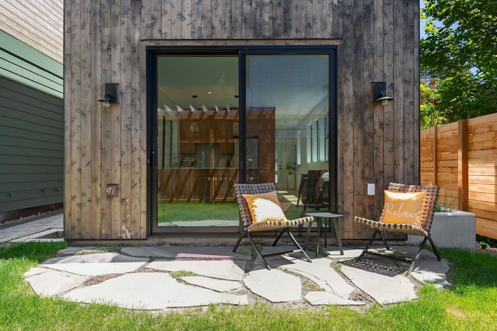 Southeast Magnolia House | Newly Built Magnolia DADU with Spectacular Puget Sound Views - Available for 30+ Night Stays