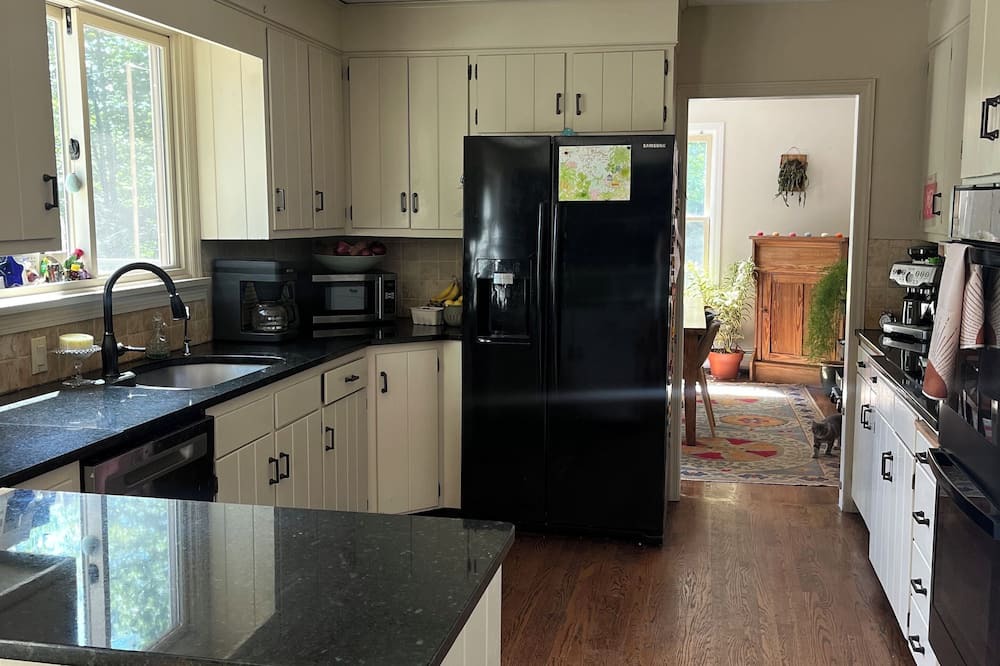 Collinsville House | The Rhododendron House