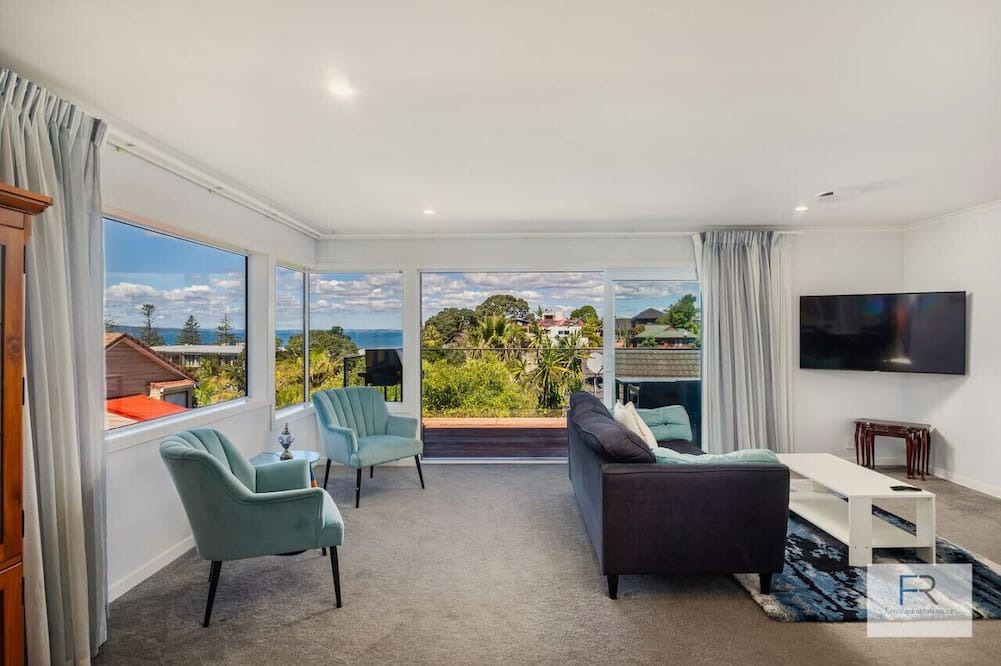 Browns Bay House | Spectacular Sea Views -Exec Home