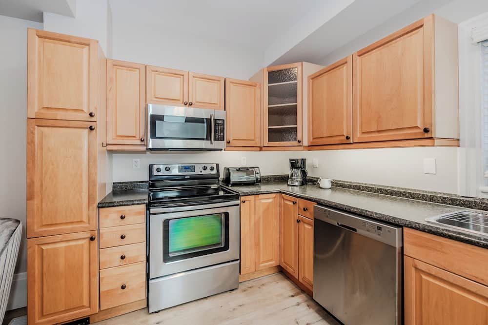 Cambridge Apartment | Charming Cambridge Retreat: Modern 2BR with Parking, Steps from Shops & Dining