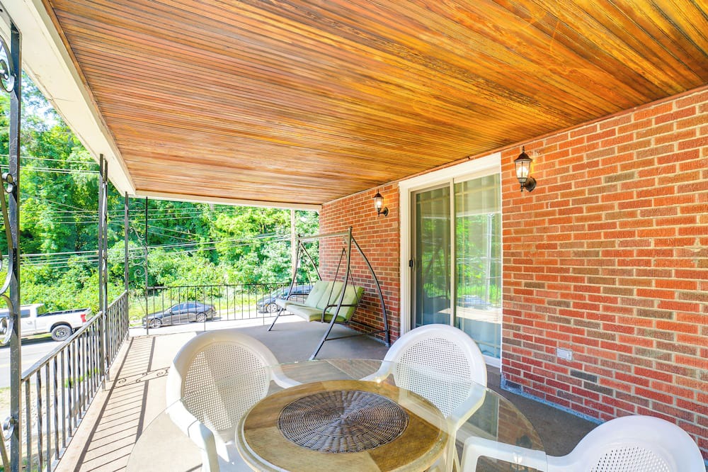 South Hills House | Bright Pittsburgh House w/Yard: 3 Mi to Downtown!