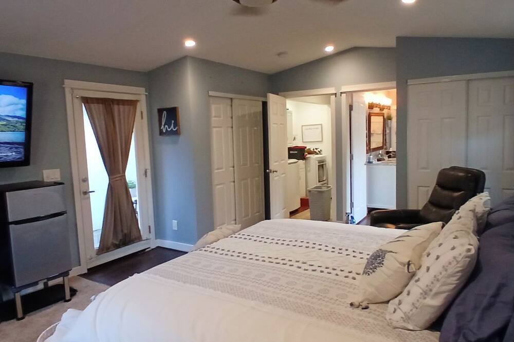 Gresham Apartment | Cozy studio in peaceful Gresham with WiFi, AC