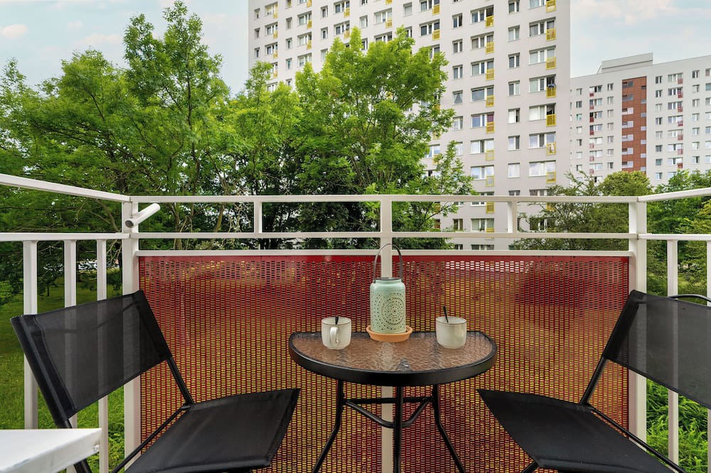 Stare Miasto District Apartment | Poznan Apartment By the Park by Renters