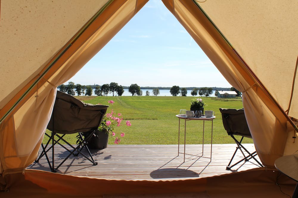 Tartu County RV Rental | Luxurious Saadjärve Glamping with stunning lake views.