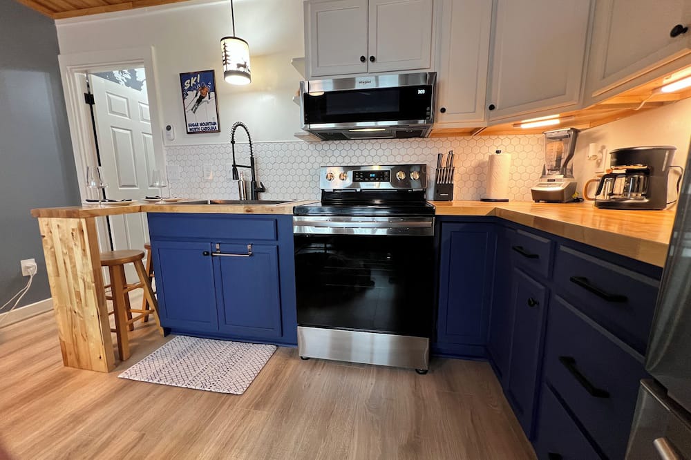 Sugar Mountain Condo | Pool/Long-Range Views/EV/Spa/Stocked Kitchen/High Elevation 4900 ft!
