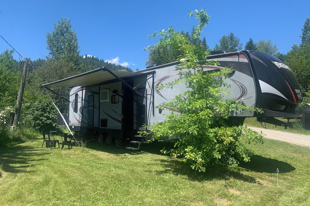 Calder House | Terrific RV with WiFi near St Joe River