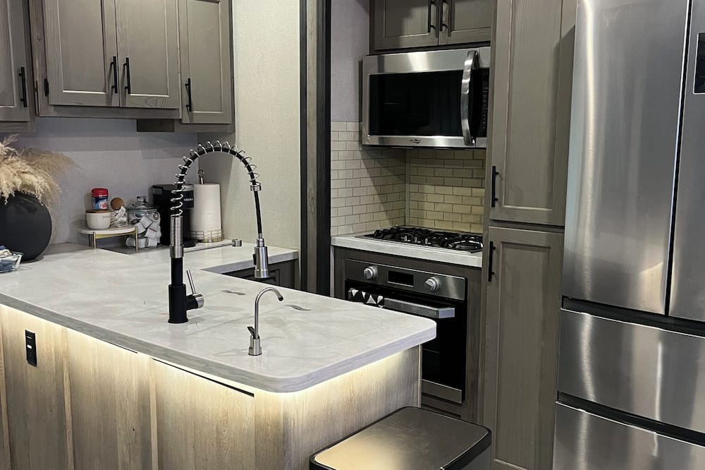 Merced County House | Charming 2-bedroom RV in brilliant Atwater with WiFi, AC