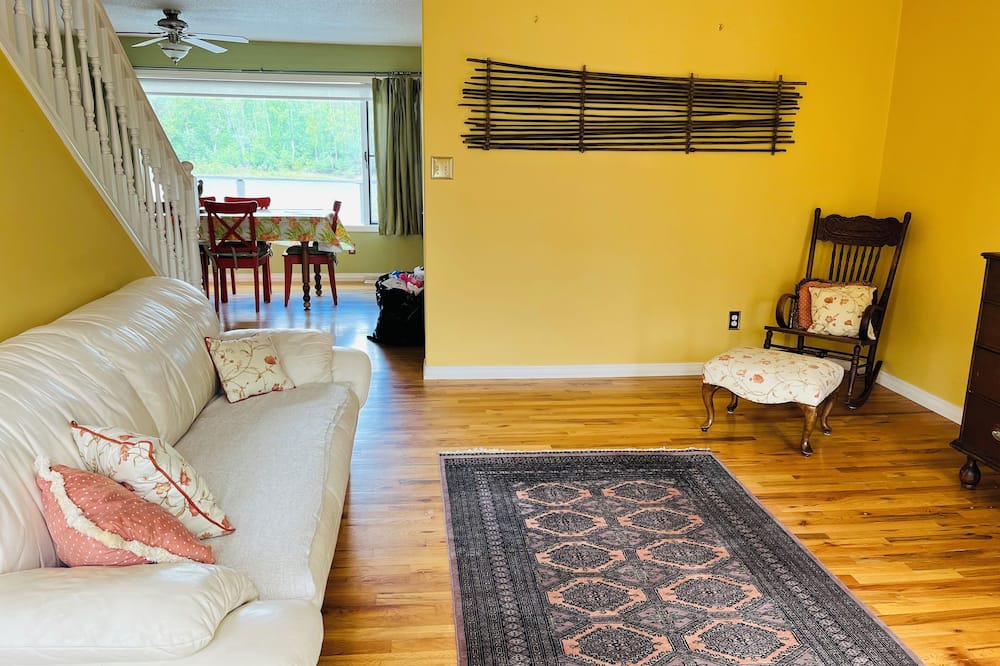 Regional District of Kitimat-Stikine House | Riverfront heritage home in the heart of Hazelton