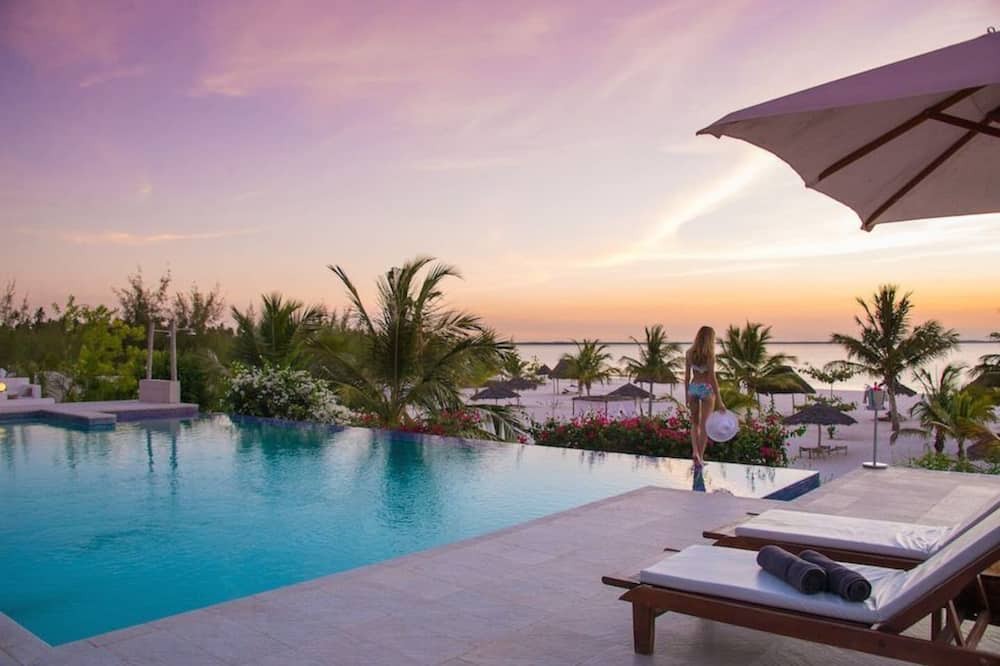 Michamvi Apartment | Garden View Luxury Double Room Private Patio, Pool