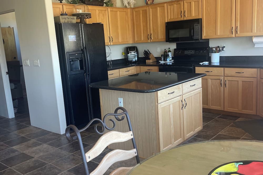 New River House | Cozy 1-bedroom house in charming New River with AC