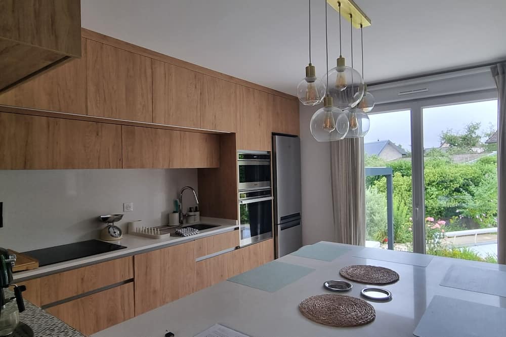 Poussots Villa | Villa sleeps 12, garden and pool in summer, haven of peace close to town center
