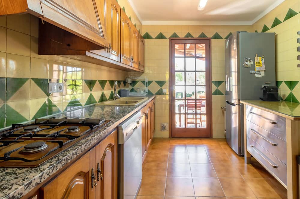 Can Carbonell House | Casa Carbonell - Lovely house with pool and garden