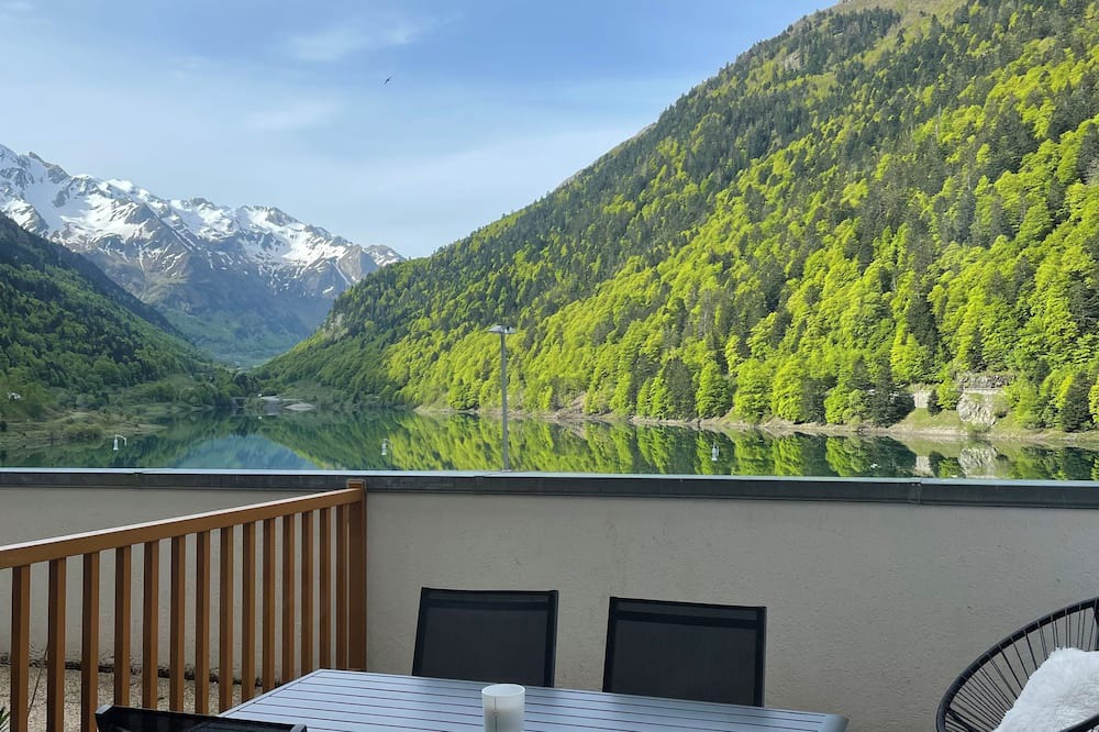 Gabas Apartment | Apartment with terrace overlooking Lake Fabrèges, sleeps 4