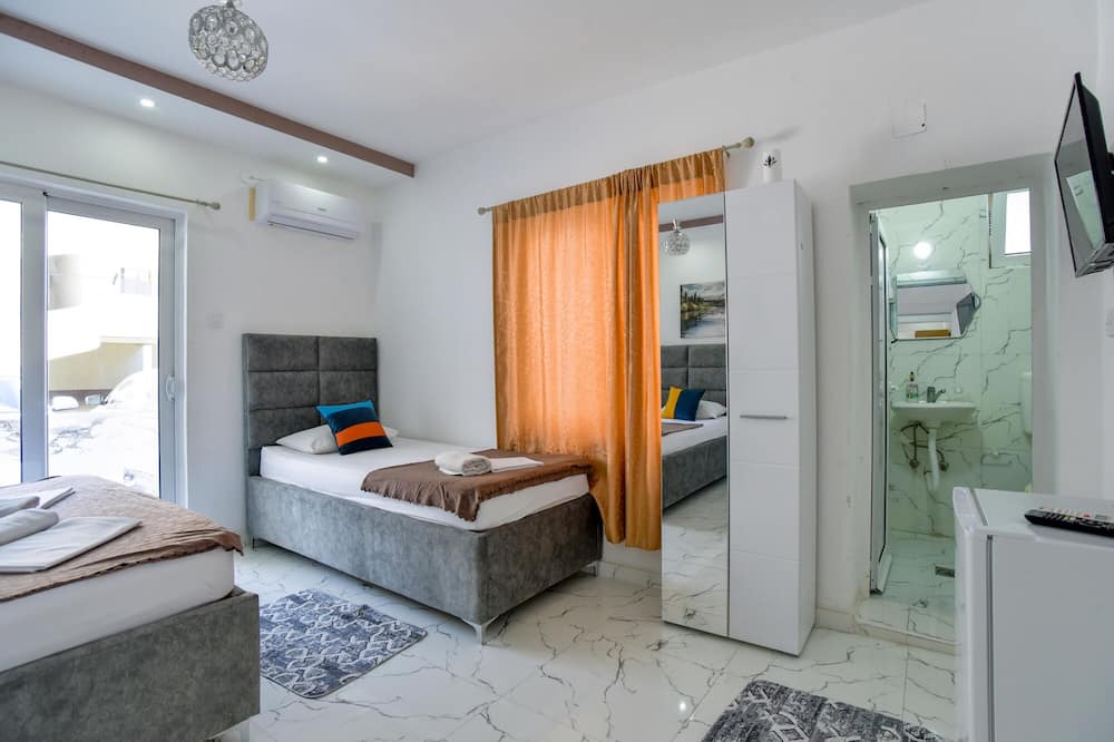 Gjerana Apartment | Studio Flat w Balcony 6 min to Beach in Montenegro