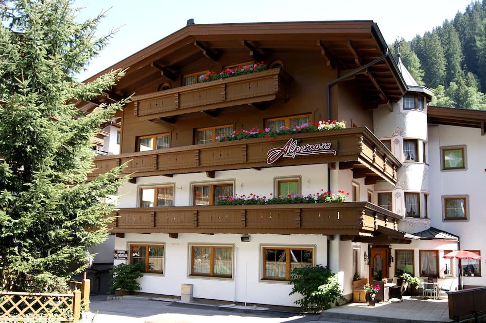 Lanersbach Apartment | Apartment 'Appartement Himmelschlüssel' with Balcony and Wi-Fi