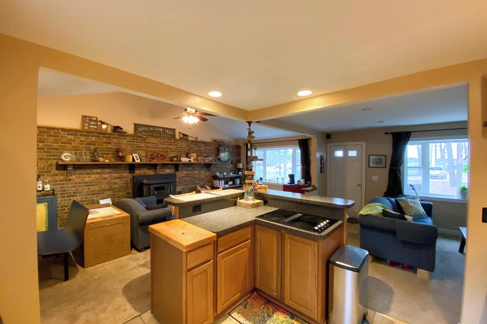 Tall Timbers House | Cozy home in idyllic Tall Timbers just a short walk to the Potomac River!