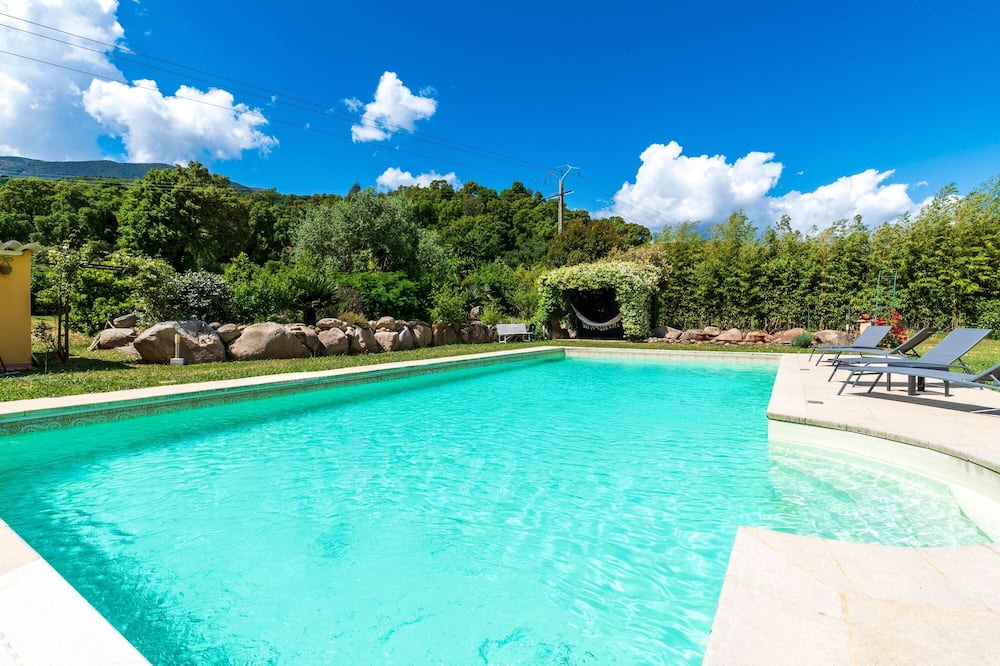 Tavaco House | Paravano - maison climatisée avec piscine