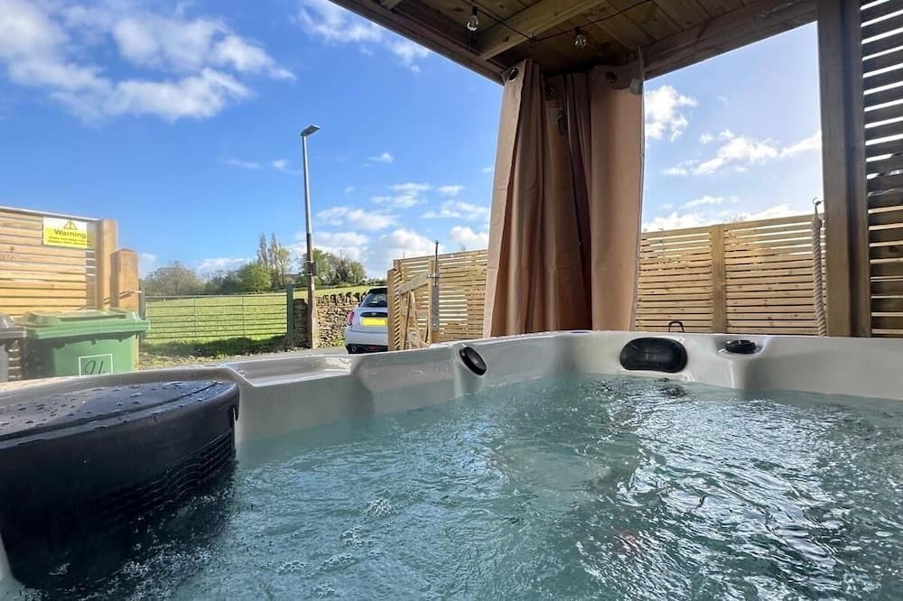 Mirfield Cottage | Spa Garden Cottage - Hopton Hall
