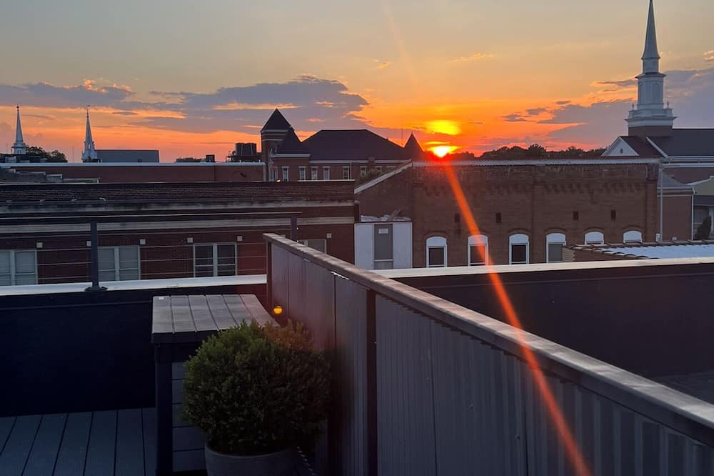 McMinnville Condo | The Rooftop on Main Overlooking Main Street