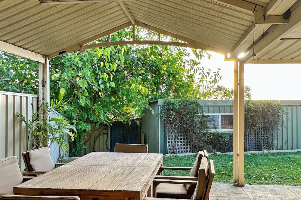 Hamilton Hill House | Family home close to all Perth/Fremantle adventures