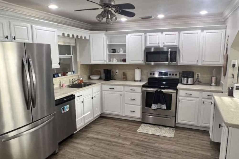 Charlotte Park House | Escape to Paradise: Spacious Living in the Heart of Punta Gorda!