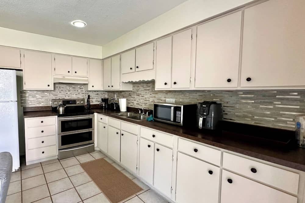 Delaware County Apartment | Two Bedroom Fully Furnished with Amenities. 1 Car Garage.