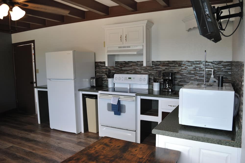 Albany Apartment | Handicap Accessible 1 Bedroom Suite with a Balcony overlooking Lake Cumberland.