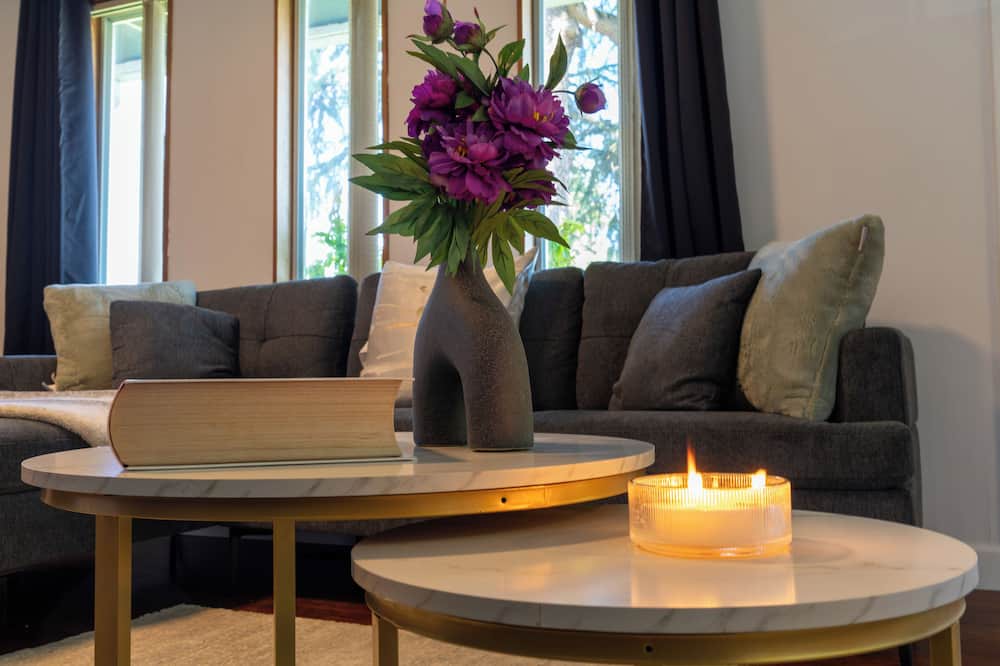South Surrey House | Chic Private Modern Home with All Amenities: Your Perfect Getaway!