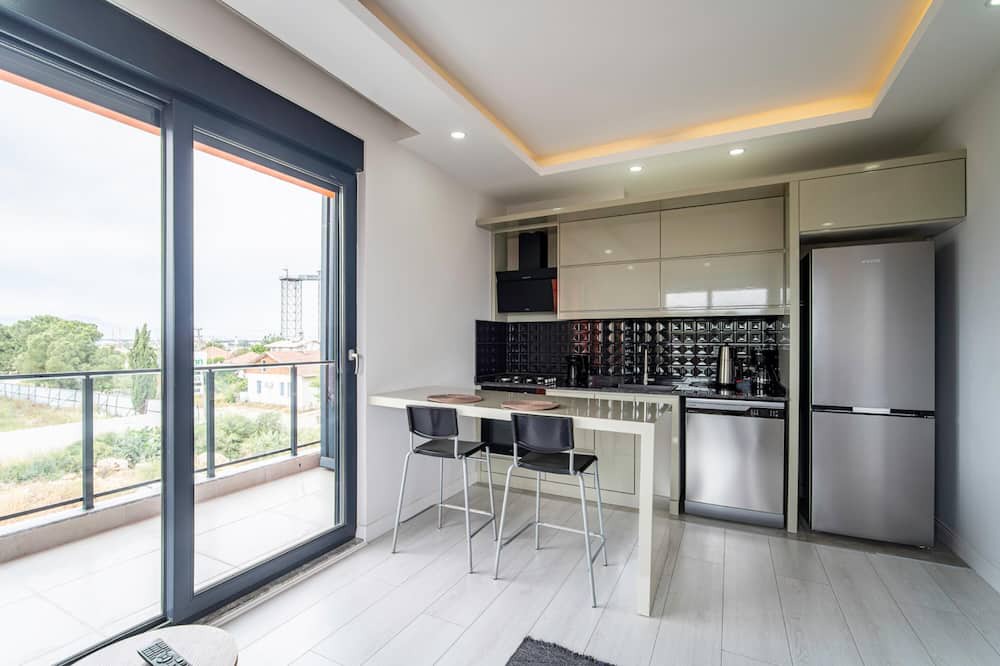 Aksu Apartment | Modern Residence with Shared Pool in Antalya Aksu