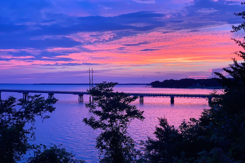 White Stone House | Best View on the Northern Neck, Tons of Privacy and a Sandy Beach!
