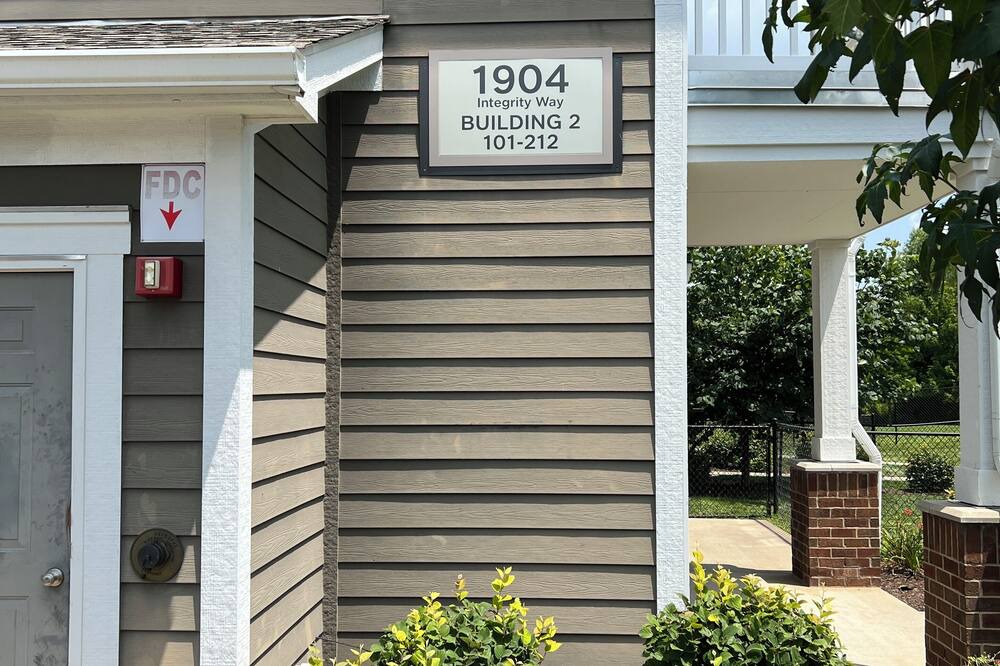 Buechel Apartment | Louisville 1 bedroom fully furnished apartment!