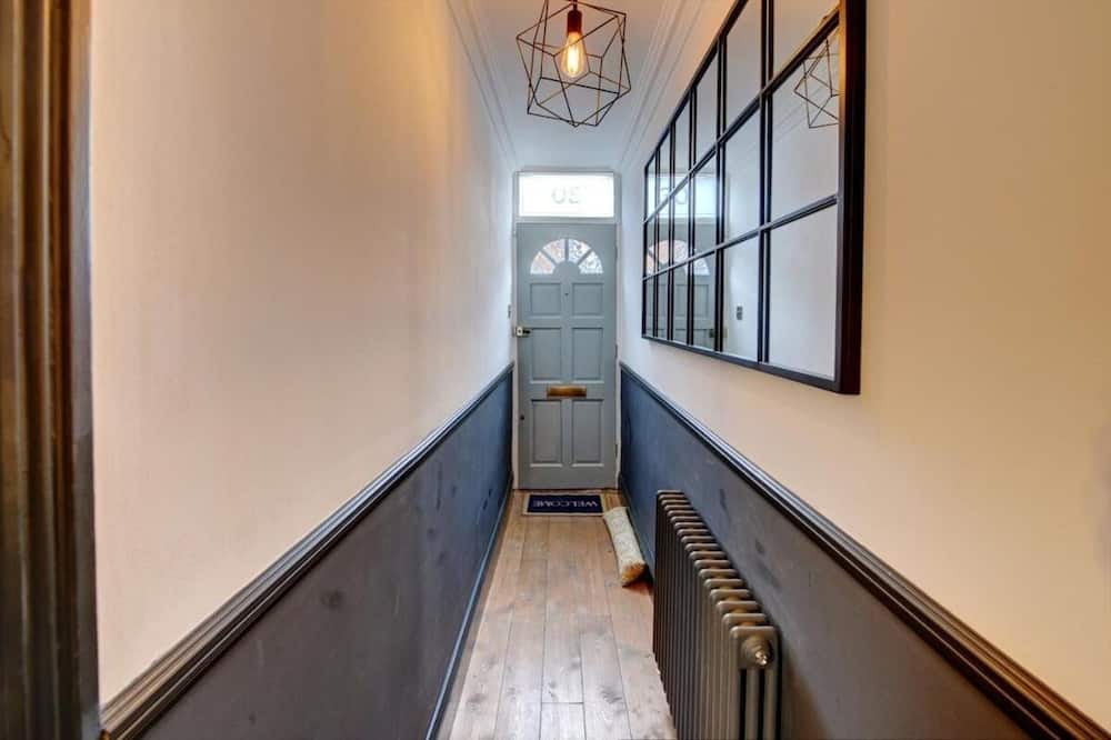 Bedford Apartment | Elegant 2-Bed house with WiFi in Central Bedford