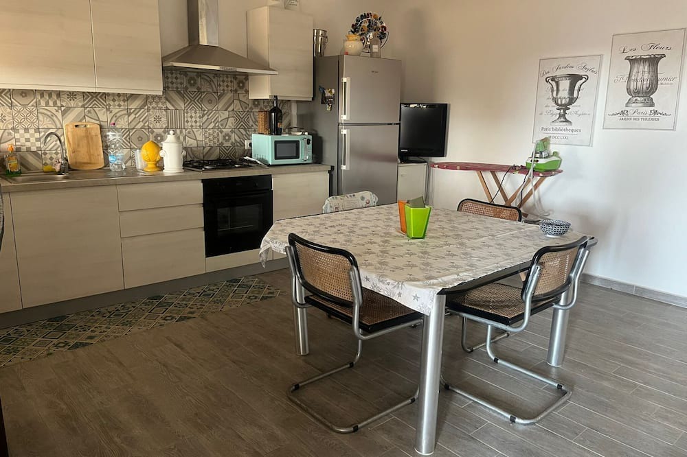 Marsala House | Holiday Home 'Villa Settimo' with Private Terrace, Private Garden and Air Conditioning