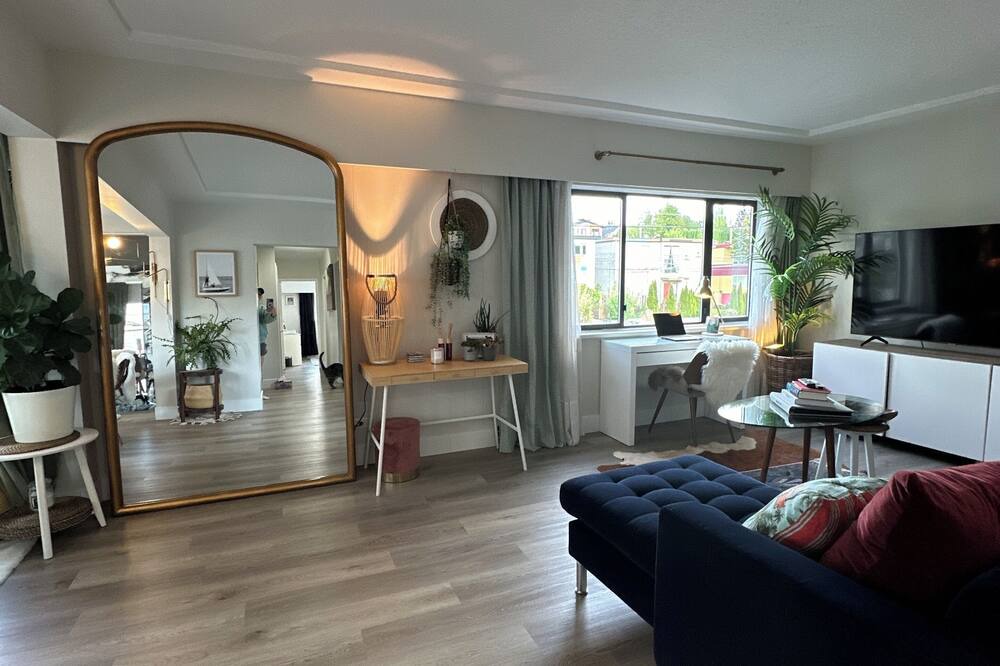 Vancouver South House | Cozy's Charming Corner