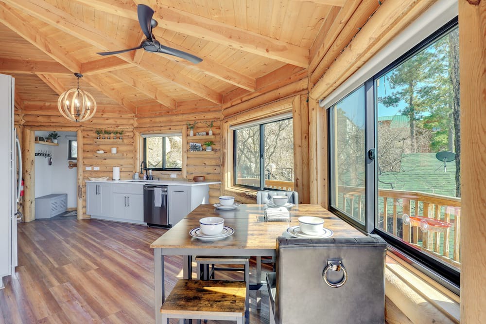 Mount Lemmon Cabin | Cabin w/Views, 3 Mi to Mount Lemmon Ski Valley!