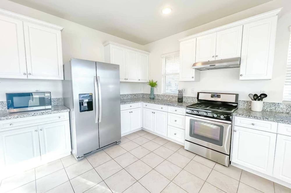 Ontario House | Furnished｜Pet Friendly｜Near Airport｜Prefect For WFH&Vacation&Insurance #41640