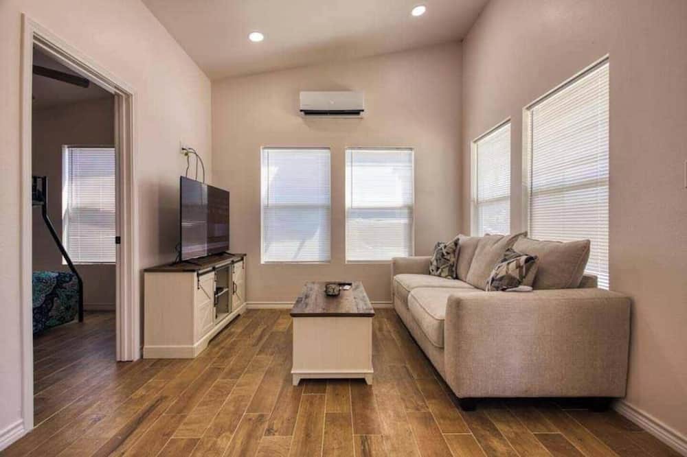 Aransas Pass Cabin | Escape to our TINY & cozy 2 bedroom cabin in Aransas Pass, perfect for families of up to 6