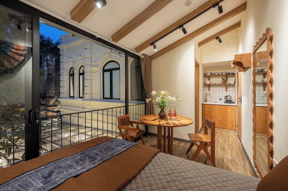 Old Quarter Apartment | FULL HOUSE Villa with BIG JACUZZI