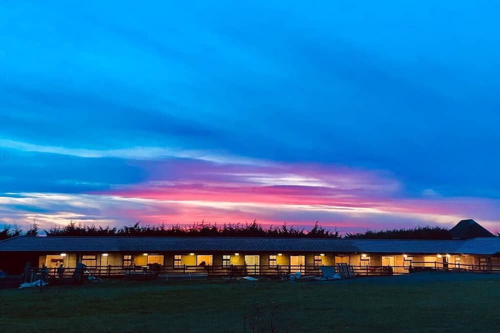 Offham Apartment | Country retreat on South Downs Way. Bring your own horse and pony rides.