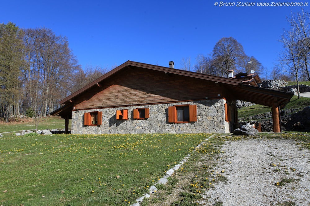 Forgaria nel Friuli Ski Chalet | Cozy cabin surrounded by nature.
