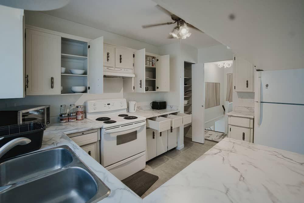 Hope House | Cheerful 2 Bedroom with on-premises parking