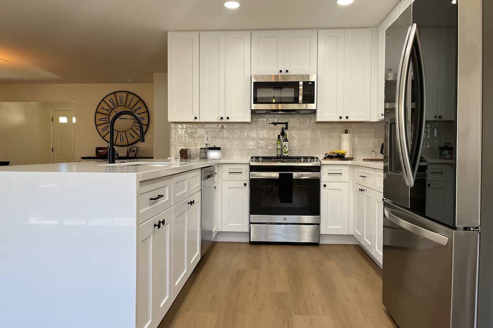Summerlin South House | Quiet & Cozy home just minutes from the Las Vegas strip! Pet-Friendly