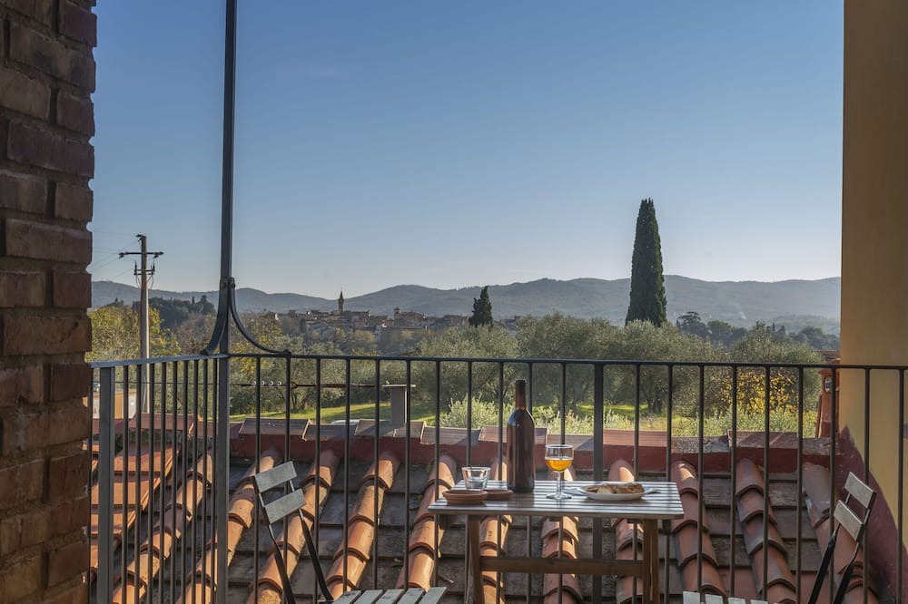 Laterina Apartment | Beautiful apartment with pool, A/C, WIFI, TV, panoramic view and parking, close to Arezzo