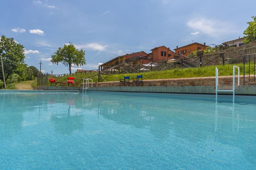 Laterina Apartment | Nice apartment for 5 people with A/C, WIFI, pool, TV, panoramic view and parking, close to Arezzo